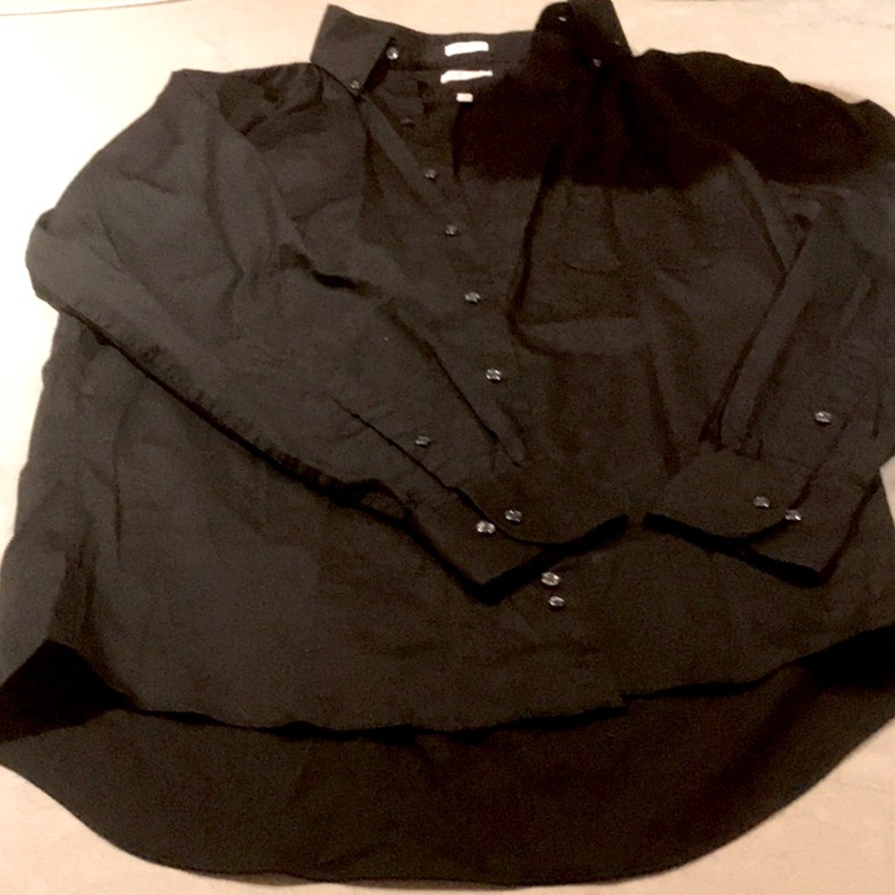 IZOD black men’s shirt regular fit. 15&1/2. 34/35.  Cotton and polyester